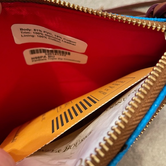 NWT Dooney & Bourke Triple Zip Crossbody - Picture 4 of 7